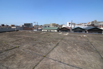 マンションの劣化したアスファルト防水の状況