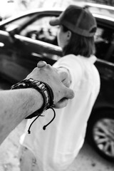 Obraz premium bride and groom on car