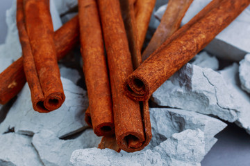brown cinnamon sticks for cooking