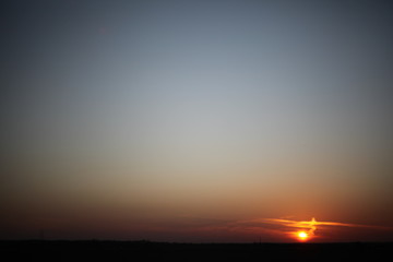 puesta del sol en el campo