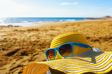 Fototapeta na wymiar Summer hat and sunglasses on beach
