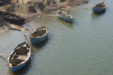 Fototapeta na wymiar Boats on the river
