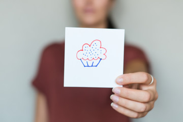 drawing image cupcake in hand