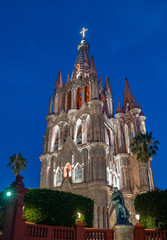 Fototapeta premium Kościół Parroquia de San Miguel Arcangel w San Miguel de Allende w Meksyku