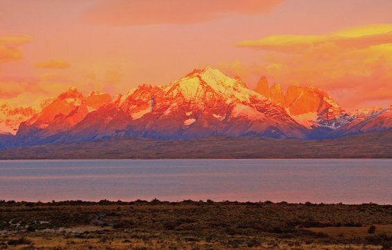 Sunrise in the Torres del Paine Nationalpark © Erich