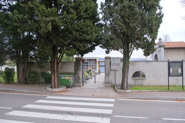 Esterno del cimitero di Bernate a Casnate con Bernate, Como, Lombardia, Italia.