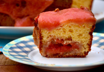 Cornmeal cake with guava jam