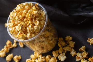 Fototapeta na wymiar Popcorn in a large bucket.