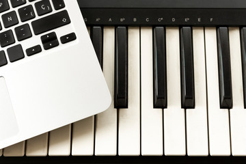 Learning music with keyboard and computer