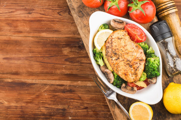 Grilled chicken breast with vegetables