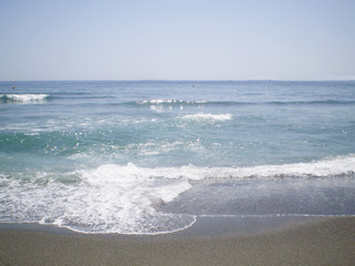 playa, los preciosos movimientos de las olas del mar tranquilo
