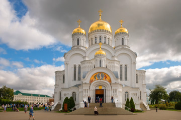 Fototapeta na wymiar DIVEEVO, RUSSIA - AUGUST 25, 2019: Transfiguration Cathedral in the Trinity Seraphim-Diveevo monastery in the village of Diveevo