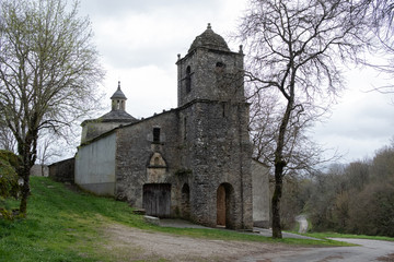 Fototapeta na wymiar church of S. Pedro de Cadoalla, Becerreá, Lugo