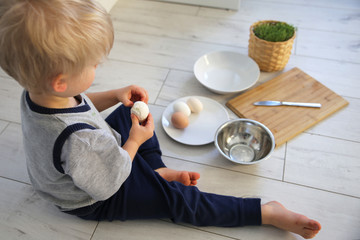 Little  boy is cooking for easter - obrazy, fototapety, plakaty