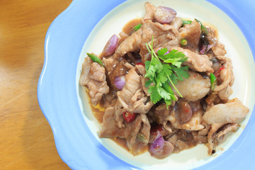 Pork stir-fried with shrimp paste on a white-blue plate