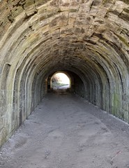 Tunel ,przejscie pod starym mostem