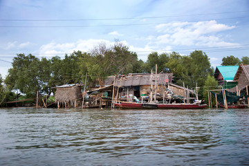 Fototapeta na wymiar floating house and boat on the river in asian