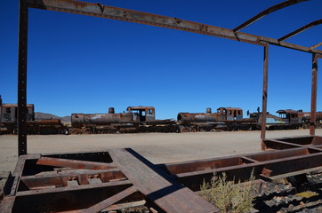 Starodawne lokomotywy w Uyuni