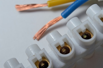 Terminal blocks, three-wire cable on a white background.