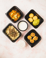 Food delivery in lunch boxes