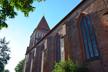 Kirche mit Kirchturm