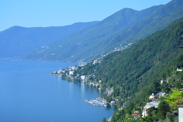 Fototapeta na wymiar Vue Panoramique lac Majeur Suisse Italie 