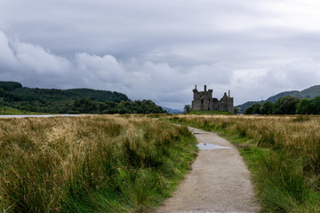 Fototapeta na wymiar A beautiful castle, on Loch Awe, Scotland, Kilchurn Castle