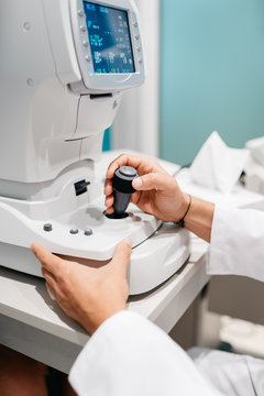 Doctor operating tonometry machine
