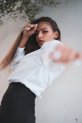Naklejka premium beautiful brunette girl angry and stressed