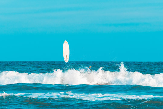 caida surf mar tabla