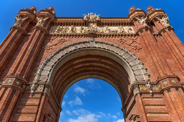 Obraz premium Arc de Triomf - A low-angle close-up view of Arc de Triomf, a triumphal arch built for 1888 Barcelona Universal Exposition. Barcelona, Catalonia, Spain.
