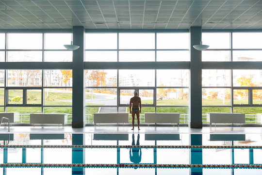 Sportive man in spacious swimming pool