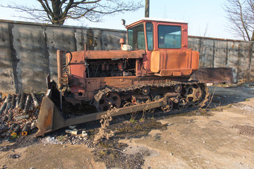 Fototapeta na wymiar old broken, rusty bulldozer