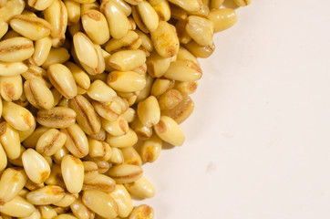 many grains of dry yellow wheat
