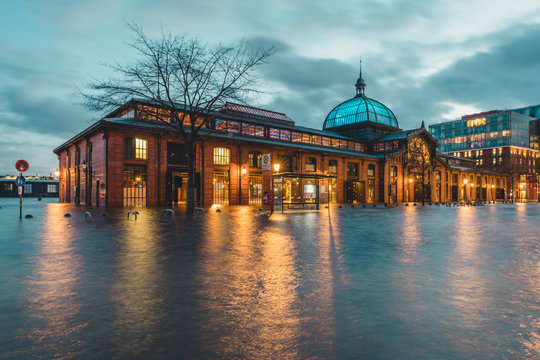 Germany, Hamburg, Altona fish market during flood