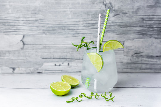 Glass of?non-alcoholic?tonic with lime and rosemary