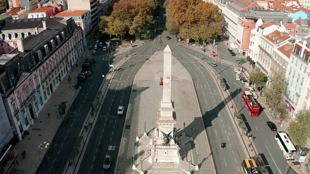 Flying toward Monumento aos Restauradores.