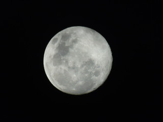 fotografía de la luna tomada desde Ecuador