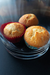Muffins appétissants dans un bocal en verre 