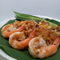 Fried noodle Thai style with prawns