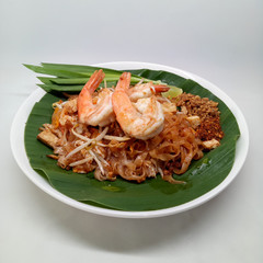 Fried noodle Thai style with prawns