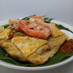Fried noodle Thai style with prawns