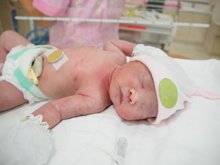 The newborn girl in the hospital is cute, healthy, perfect, strong, and has received good care from doctor and nurses.