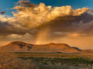 Regenbogen im Sonnenuntergang