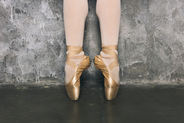 Legs of the young ballerina with pointe shoes by the grunge wall © BGStock72