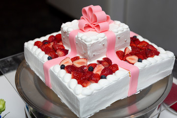 heart shaped cake