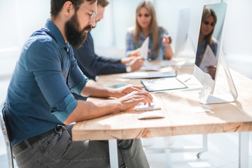 businessman uses a computer in the workplace in the office.