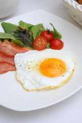 ベーコンエッグ