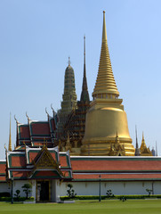 Fototapeta premium The Grand Palace, a complex of buildings at the heart of Bangkok, Thailand
