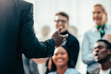 speaker asks questions to the participants of the business semi